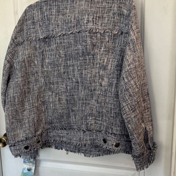 Lulu's Black and White Textured Jean Jacket - Picture 5 of 5